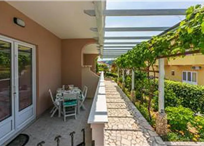 Apartamento With Parking Space Lopar, Rab - 18388