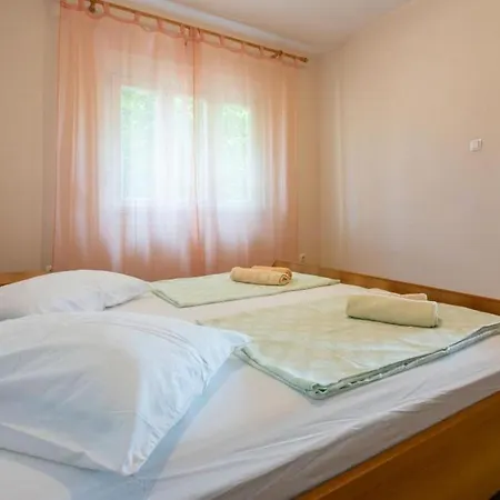 Appartamento With Parking Space Lopar, Rab - 18388 *