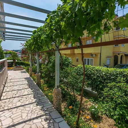 Appartamento With Parking Space Lopar, Rab - 18388